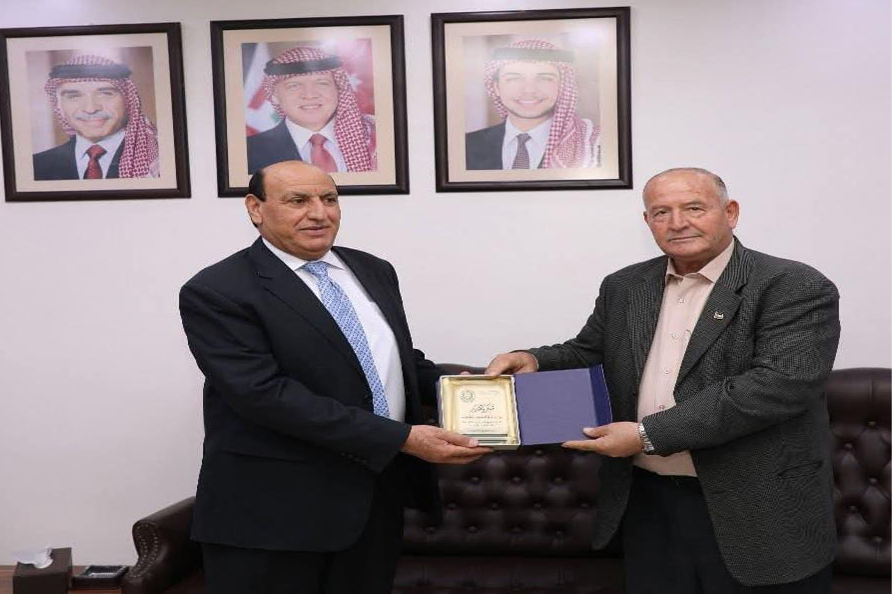 فريق_سابلة_الحسن_للشباب_يكرّم_مدير_عام_المركز_الوطني_للبحوث_الزراعية
